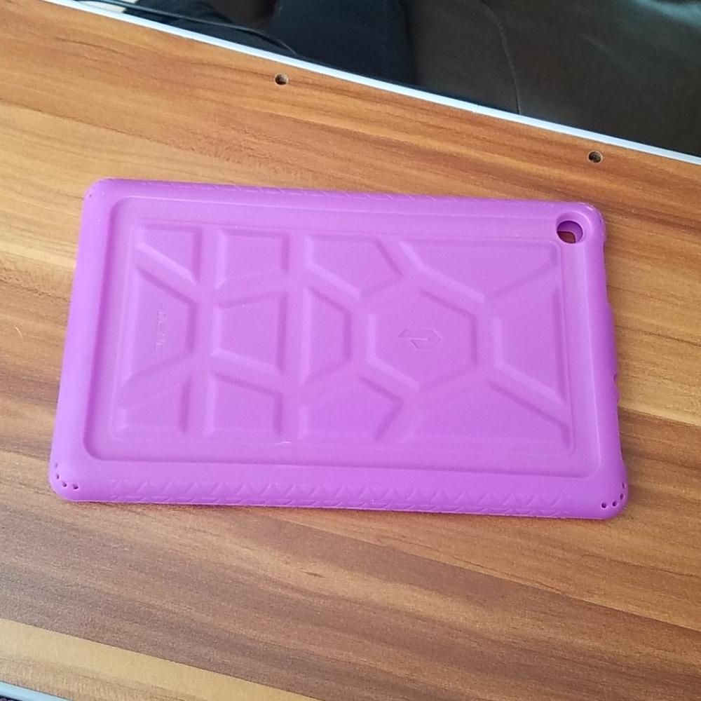 LIKE NEW!! Kindle Fire HD 8 Case- 8inch model